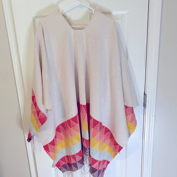 American Eagle AE Shawl Poncho Southwestern Multicolor OS One Size Fringe Soft - Picture 2 of 5